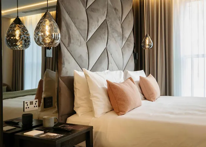 Hotel The Wellington By Adina 4*