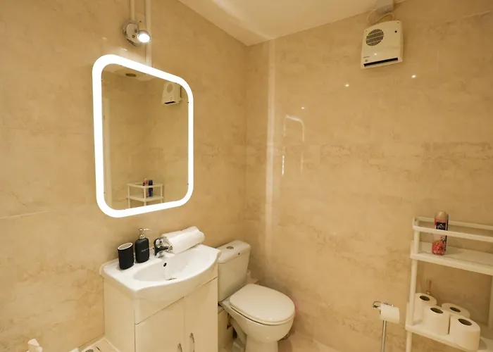 Modern 2 Bedroom Platinum Pad * Γλασκώβη