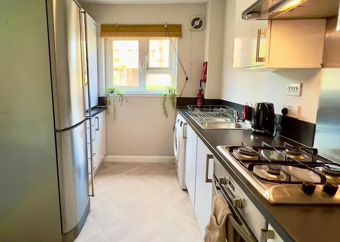 Stylish With Free Parking Near Town Glasgow