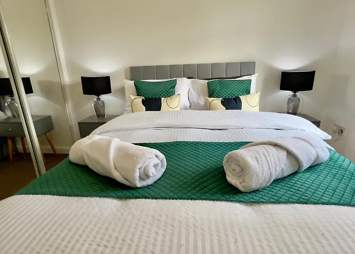 Apartamento Stylish With Free Parking Near Town