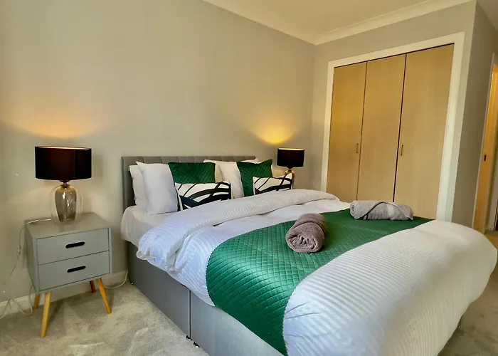 Stylish With Free Parking Near Town Glasgow