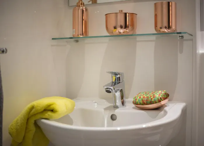 For Students Only - Willowbank In Glasgow