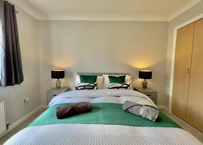 Stylish With Free Parking Near Town Glasgow