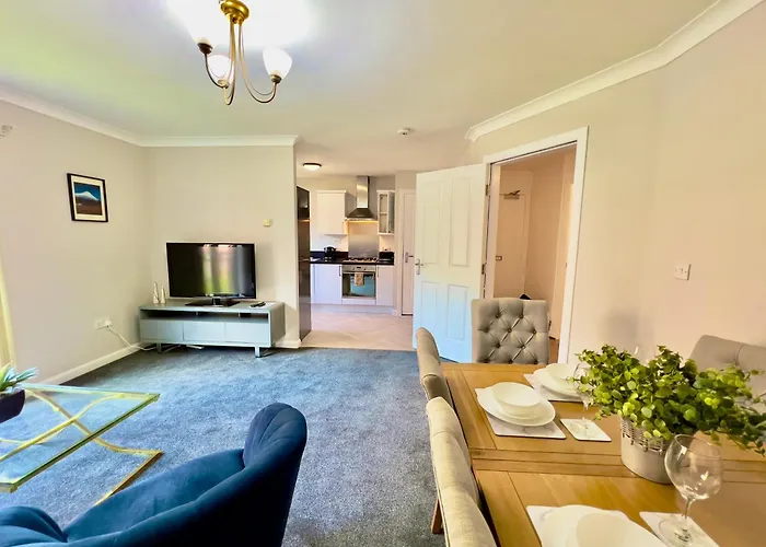 Stylish With Free Parking Near Town Apartamento