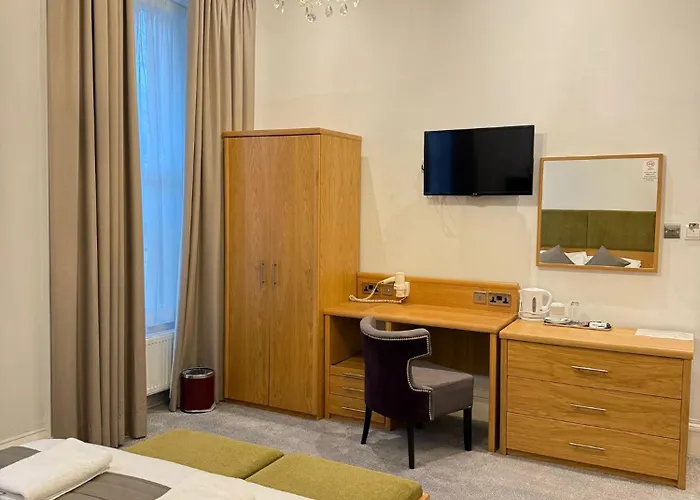 Отель Sandyford 3*