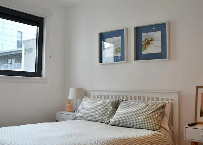 Private And Bathroom In Shared Flat With Parking Homestay szállás