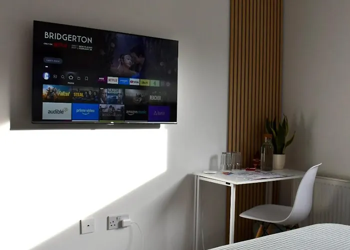 Private And Bathroom In Shared Flat With Parking *