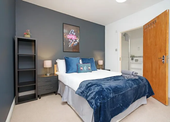 5 Bed Finnieston Skyhigh Duplex With Parking