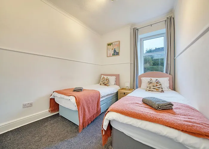 3br Flat Near Maryhill Park And West End With Parking