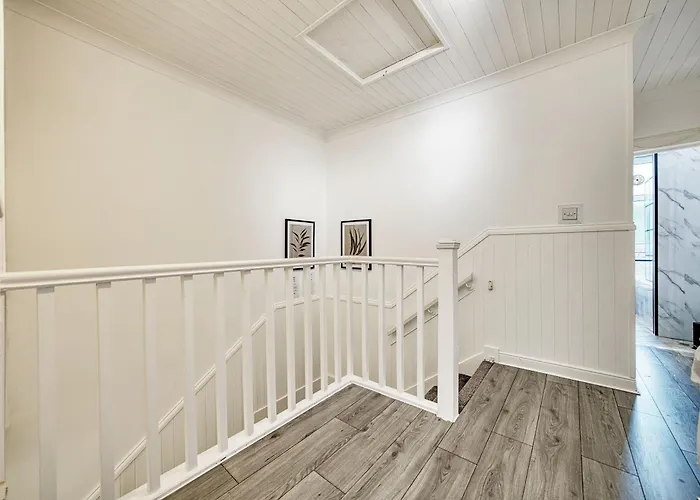 3br Flat Near Maryhill Park And West End With Parking * Glasgow