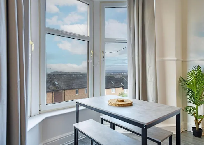 Appartement 3br Flat Near Maryhill Park And West End With Parking *