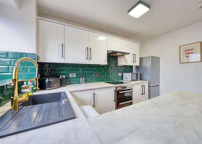 New Slick Finnieston Pad W/ Free Parking Apartment *