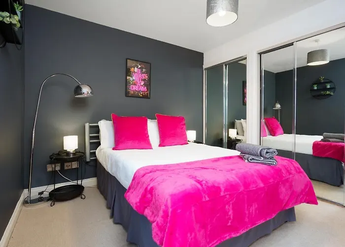 5 Bed Finnieston Skyhigh Duplex With Parking