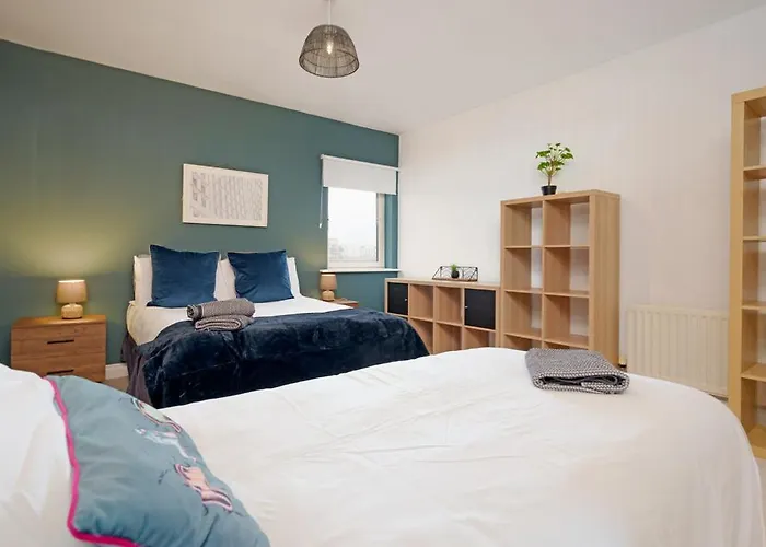 5 Bed Finnieston Skyhigh Duplex With Parking Glasgow