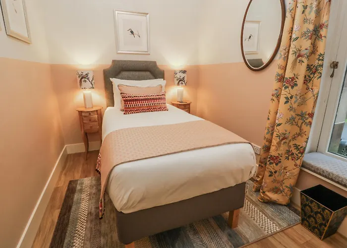 The Coach House - Holmwood בית נופש *