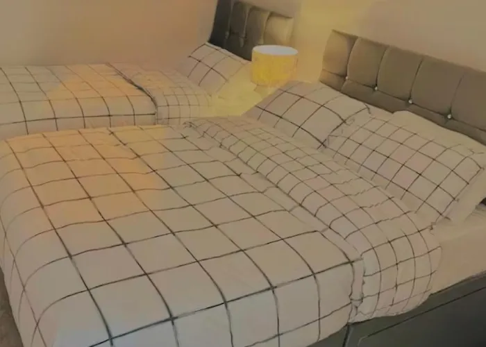 アパート Centre G1 Penthouse With Riverviews - Duplex - 4 Bedrooms, 3 Bathrooms, Kitchen, 1 Living Room, 1 Dining Room, 2 Terraces, Parking, Floor, 2050 Sq Ft, Merchant