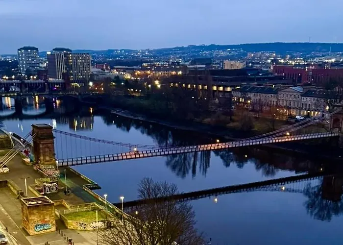 Appartamento Centre G1 Penthouse With Riverviews - Duplex - 4 Bedrooms, 3 Bathrooms, Kitchen, 1 Living Room, 1 Dining Room, 2 Terraces, Parking, Floor, 2050 Sq Ft, Merchant Glasgow