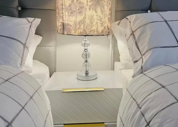 アパート Centre G1 Penthouse With Riverviews - Duplex - 4 Bedrooms, 3 Bathrooms, Kitchen, 1 Living Room, 1 Dining Room, 2 Terraces, Parking, Floor, 2050 Sq Ft, Merchant