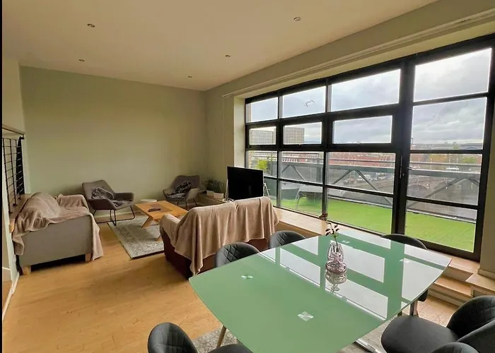 アパート Centre G1 Penthouse With Riverviews - Duplex - 4 Bedrooms, 3 Bathrooms, Kitchen, 1 Living Room, 1 Dining Room, 2 Terraces, Parking, Floor, 2050 Sq Ft, Merchant