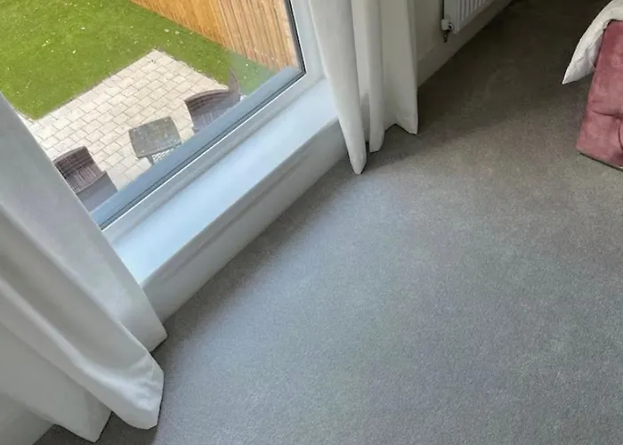 בית נופש Executive Triplex House, 3 Bedroom 3 Bathrooms 1 Living Kitchen - Huge Terrace For Master Bedroom - Private E Parking Lez Congestion Zone Free - Garden - 5 Mins Drive To Centre Station *