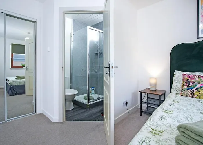 2bed East End Gem With Free Parking *