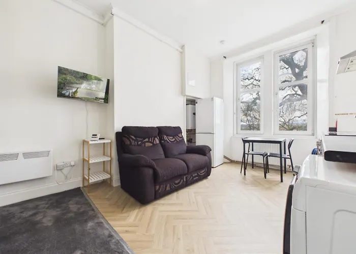 West End Traditional Flat With Free Parking Appartement Glasgow