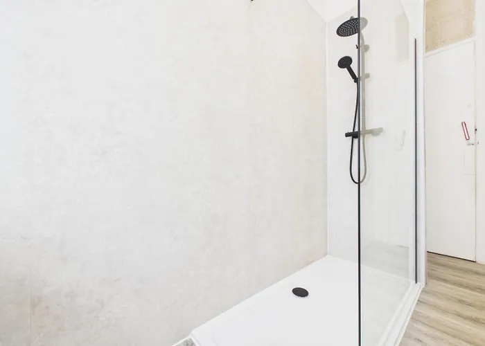 West End Traditional Flat With Free Parking Apartament *