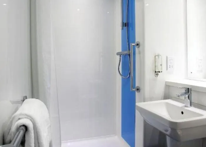 ホテル Travelodge Airport 3*