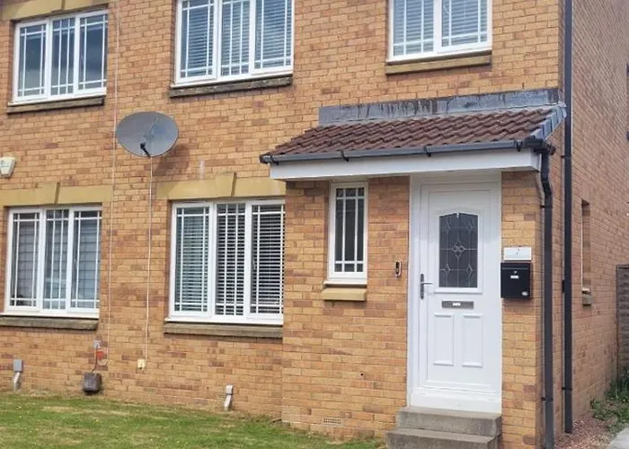 Stylish, Modern 3 Bedroom House, Free Parking X 2 *