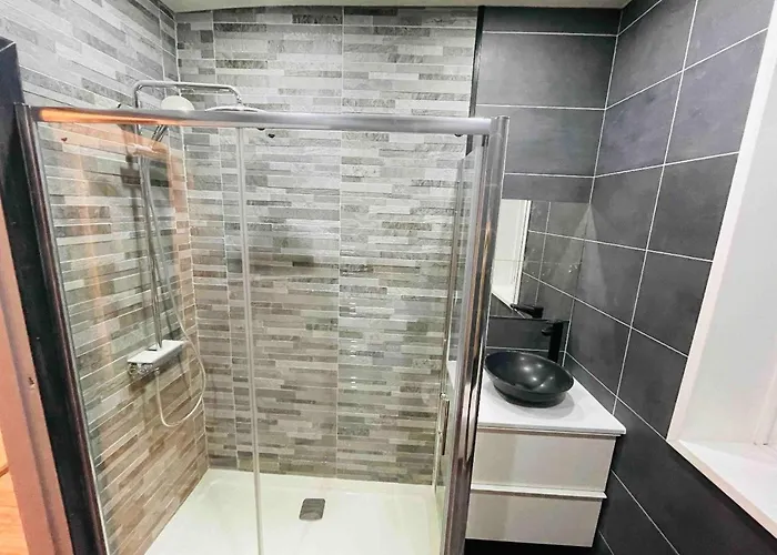 Large Double In A House At Westend בית אירוח