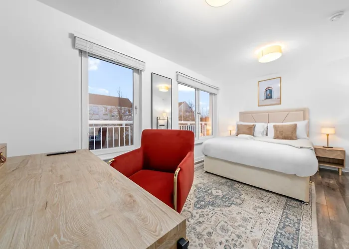 Urban Elegance - Spacious 5-bed In 別荘 *