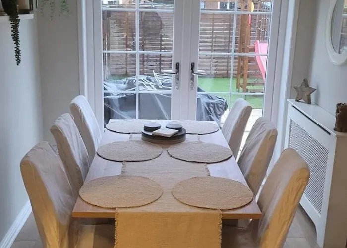 Holiday home Stylish, Modern 3 Bedroom House, Free Parking X 2 Glasgow