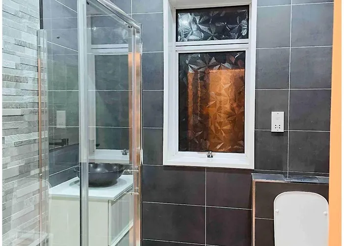 בית אירוח Large Double In A House At Westend *