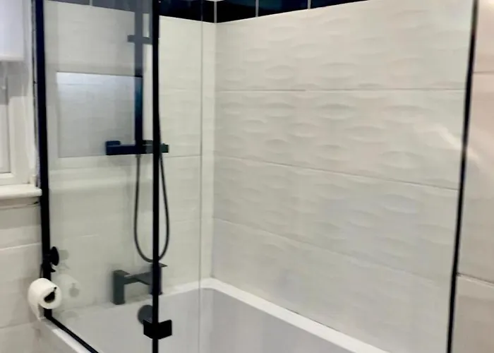 4 Bed Detached Perfect For Families & Groups Glasgow