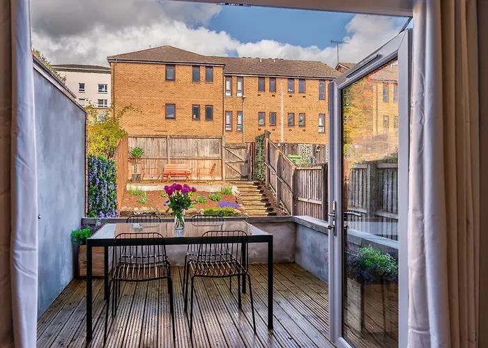 Henderson House - West End 3 Bedroom Family Holiday home Glasgow