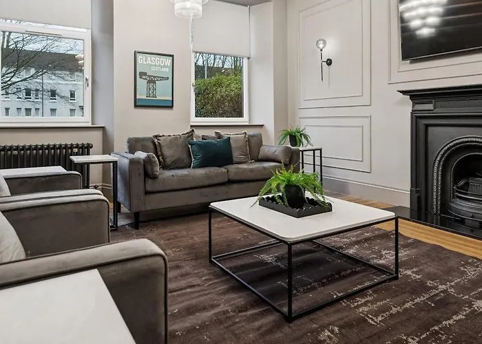 Spacious 5 Bedroom With 3 Bathrooms And Private Parking Dom wakacyjny