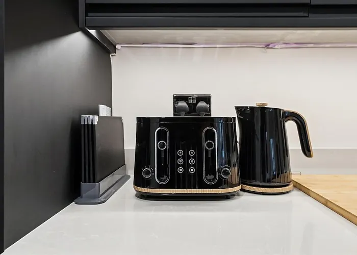 בית נופש Spacious 5 Bedroom With 3 Bathrooms And Private Parking גלאזגו