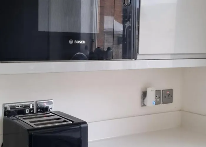 Stylish, Modern 3 Bedroom House, Free Parking X 2