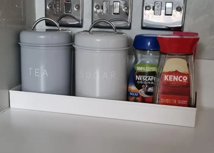 Holiday home Stylish, Modern 3 Bedroom House, Free Parking X 2 *