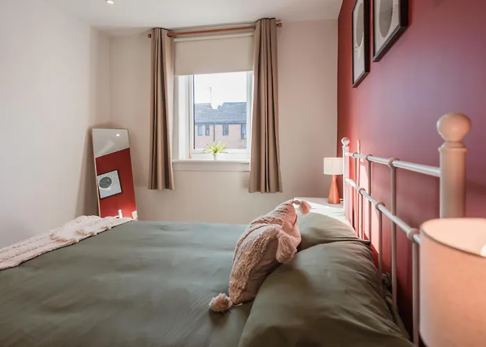 Henderson House - West End 3 Bedroom Family