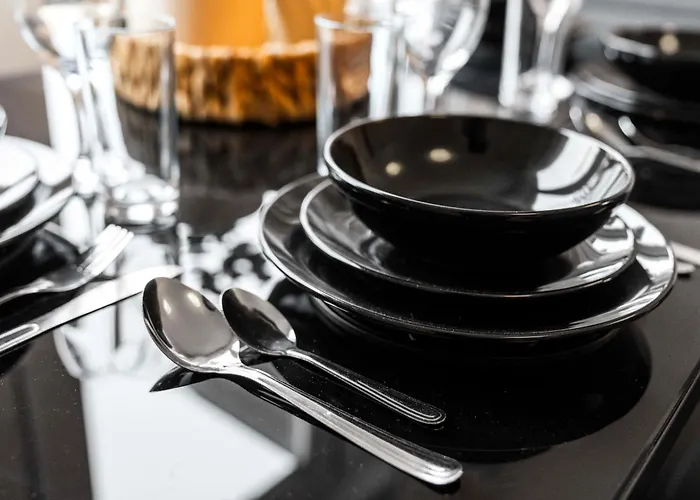 Urban Elegance - Spacious 5-bed In Feriehus