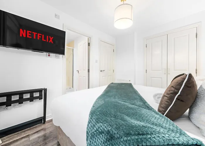 Urban Elegance - Spacious 5-bed In 別荘 *