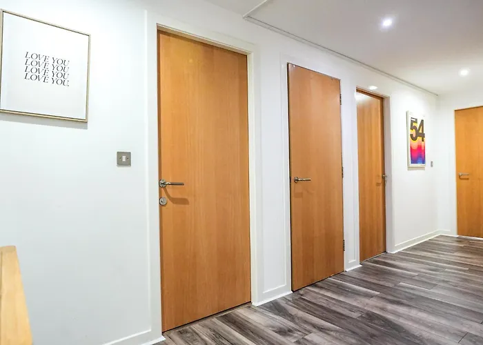 The Lancefield Luxe بيت للعطل