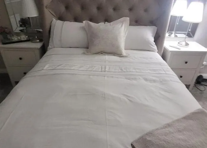 Stylish, Modern 3 Bedroom House, Free Parking X 2 別荘