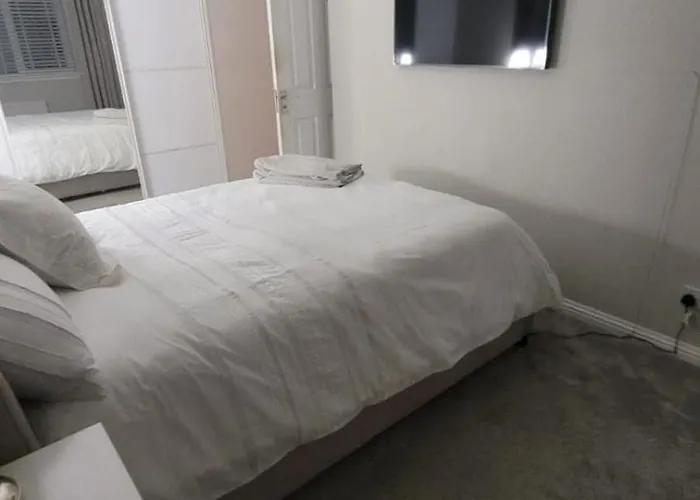 Stylish, Modern 3 Bedroom House, Free Parking X 2 別荘
