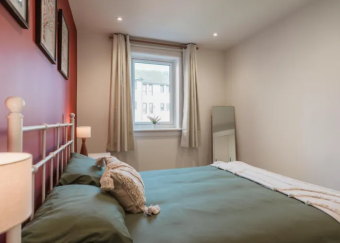 Henderson House - West End 3 Bedroom Family גלאזגו