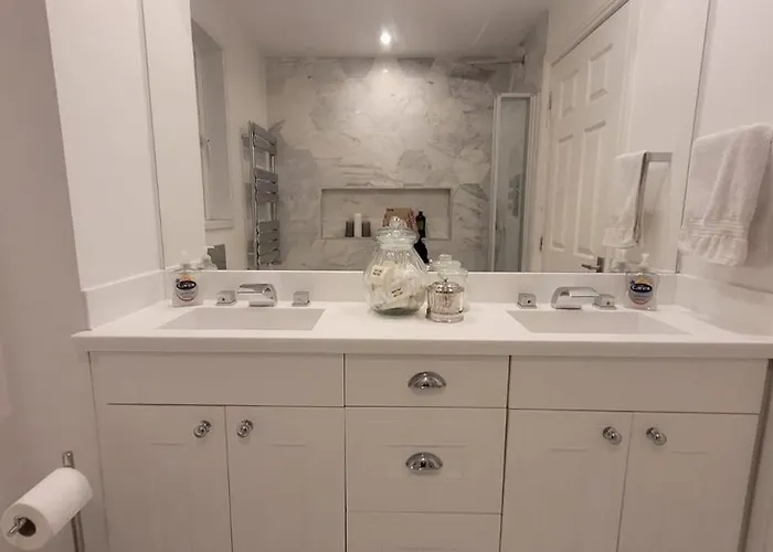 別荘 Stylish, Modern 3 Bedroom House, Free Parking X 2 グラスゴー