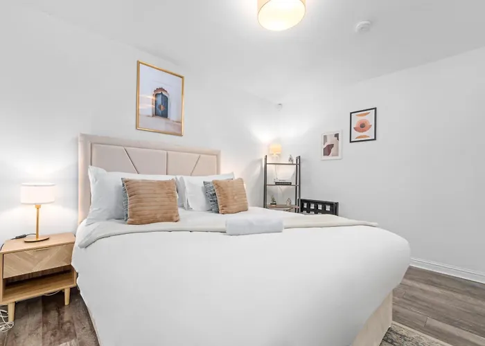 Feriehus Urban Elegance - Spacious 5-bed In *