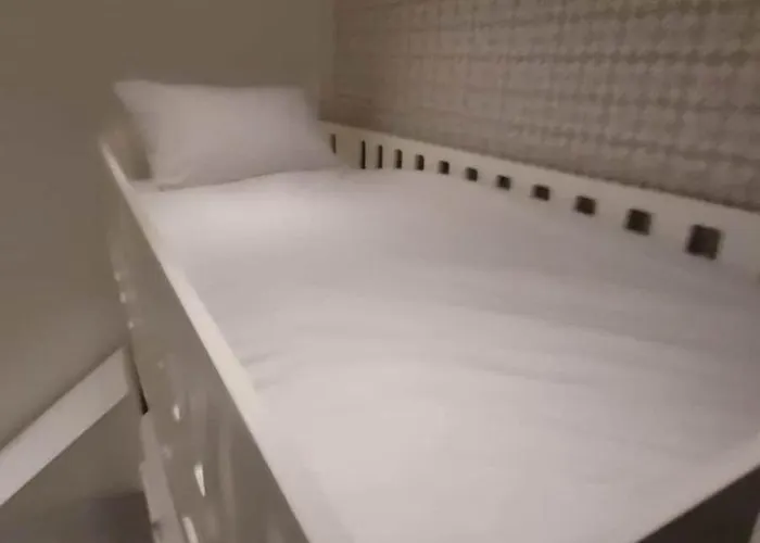 別荘 Stylish, Modern 3 Bedroom House, Free Parking X 2 *