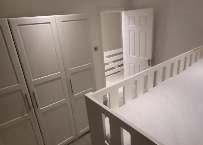 Stylish, Modern 3 Bedroom House, Free Parking X 2 Holiday home Glasgow